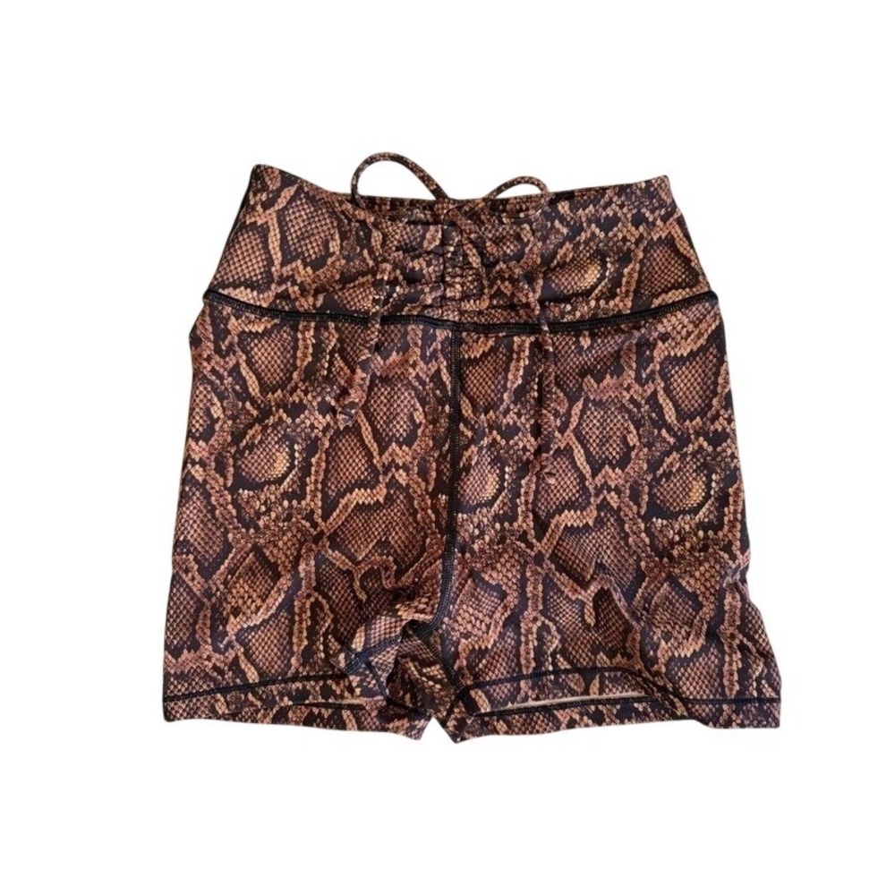 White Fox Active Gym Shorts XS Snakeskin Scrunch Butt Biker Yoga Athleisure